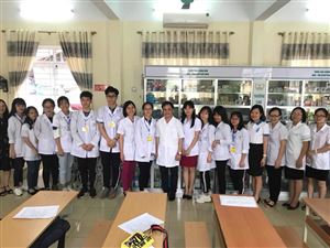 Học sinh THPT Hào hứng tham gia hoạt động trải nghiệm thực tế Một ngày là sinh viên ...