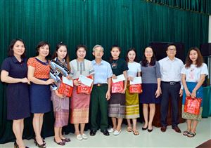 Gặp mặt và tặng quà cho sinh viên Lào Nhân dịp Tết cổ truyền Bunpimay - Lào