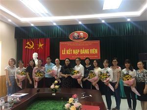 Lễ kết nạp các sinh viên ưu tú vào Đảng Cộng sản Việt Nam