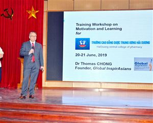 Tập huấn  Tạo động lực trong học tập và làm việc do TS. Thomas Chong chuyên gia Singapo hướng dẫn...