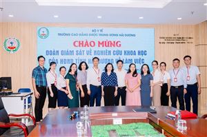 Đoàn giám sát của Hội đồng Nhân dân tỉnh Hải Dương về nghiên cứu khoa học làm việc tại Trường Cao đẳng Dược Trung ương Hải Dương